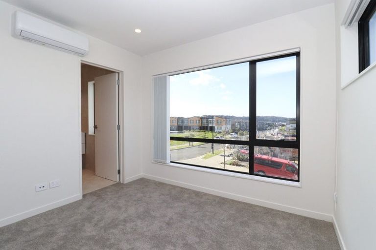 Photo of property in 45 Observation Green, Hobsonville, Auckland, 0616