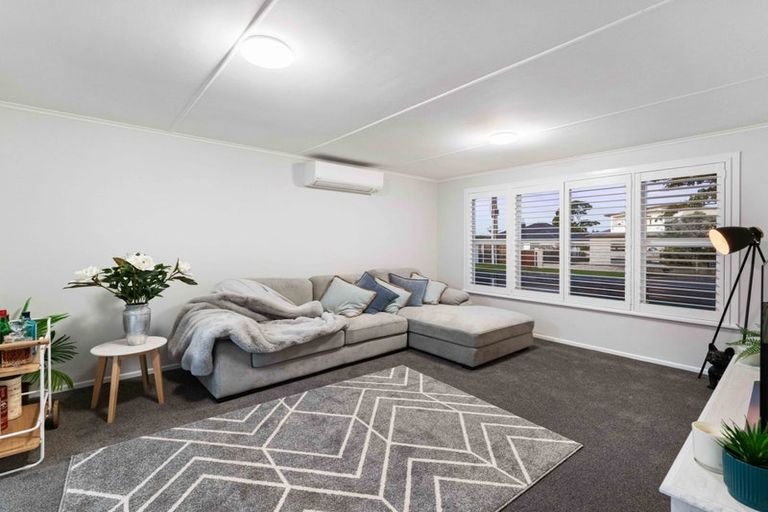 Photo of property in 24 Cobham Crescent, Kelston, Auckland, 0602