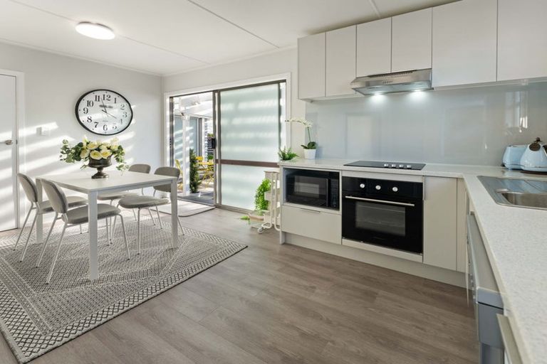 Photo of property in 24 Cobham Crescent, Kelston, Auckland, 0602