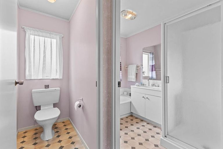 Photo of property in 27 Rosemead Place, Randwick Park, Auckland, 2105