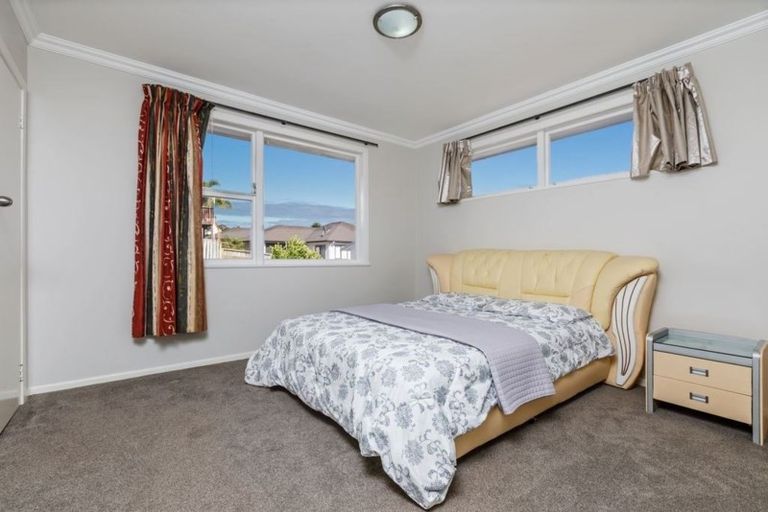 Photo of property in 1/120 Archers Road, Glenfield, Auckland, 0629
