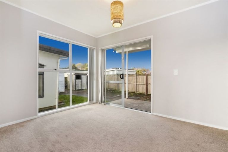 Photo of property in 2 Sunlands Drive, Manurewa, Auckland, 2102