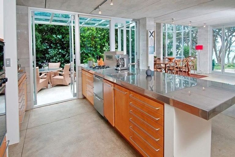 Photo of property in 25a Stanley Point Road, Stanley Point, Auckland, 0624