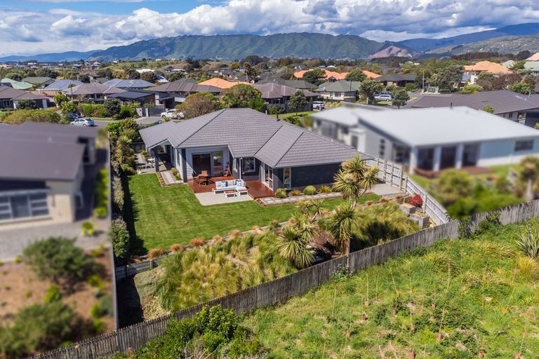 Photo of property in 11 Taranui Way, Paraparaumu Beach, Paraparaumu, 5032