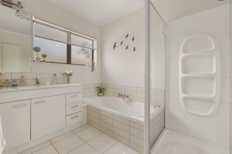 Photo of property in 16 Pacific View Road, Papamoa Beach, Papamoa, 3118