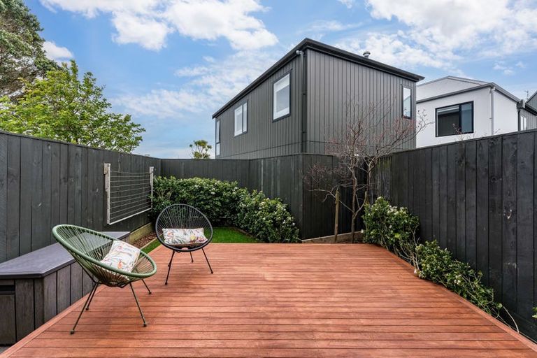 Photo of property in 5/6 Oswald Crescent, Paparangi, Wellington, 6037