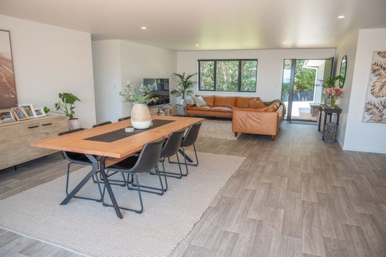 Photo of property in 24 Dudley Crescent, Cable Bay, 0420