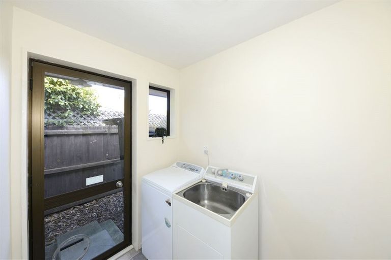 Photo of property in 2/182 Avonhead Road, Avonhead, Christchurch, 8042