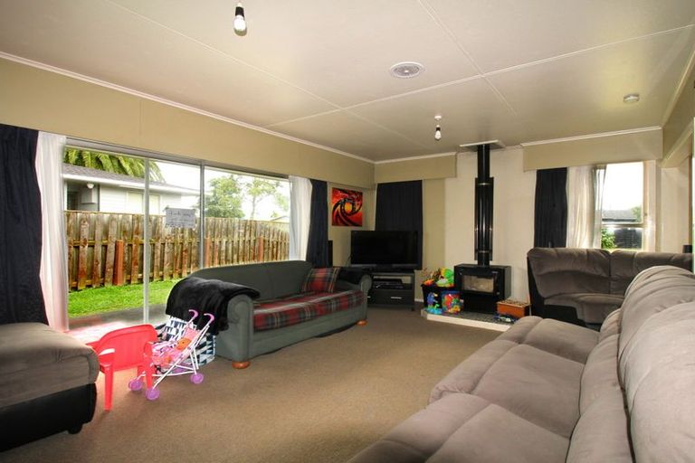 Photo of property in 16 Rhodes Drive, Kelvin Grove, Palmerston North, 4414