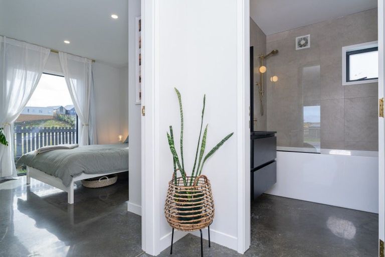 Photo of property in 2 Taeore Lane, Raglan, 3225