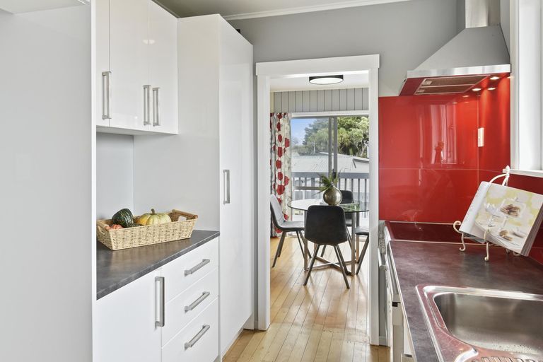 Photo of property in 47 Farquhar Road, Glendene, Auckland, 0602