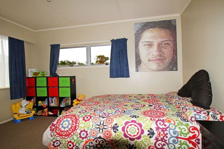 Photo of property in 16 Rhodes Drive, Kelvin Grove, Palmerston North, 4414