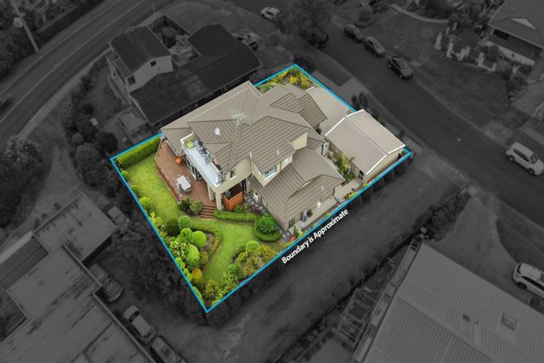 Photo of property in 3 Pounamu Place, Shelly Park, Auckland, 2014