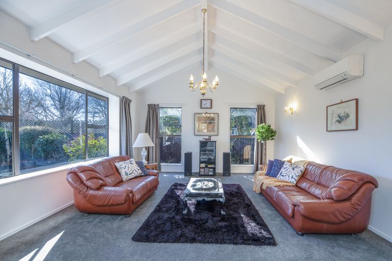 Photo of property in 28 Rubens Place, Burnside, Christchurch, 8053