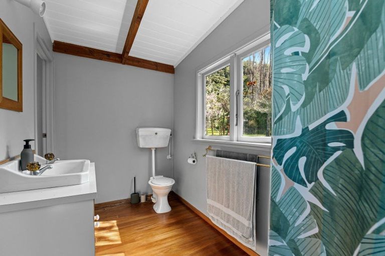 Photo of property in 35 Spencer Road, Lake Tarawera, Rotorua, 3076