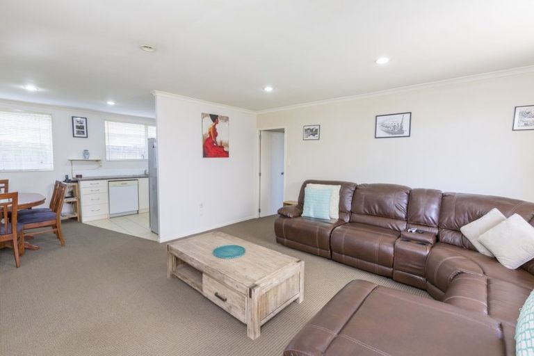 Photo of property in 17 Ranch Place, Pukekohe, 2120