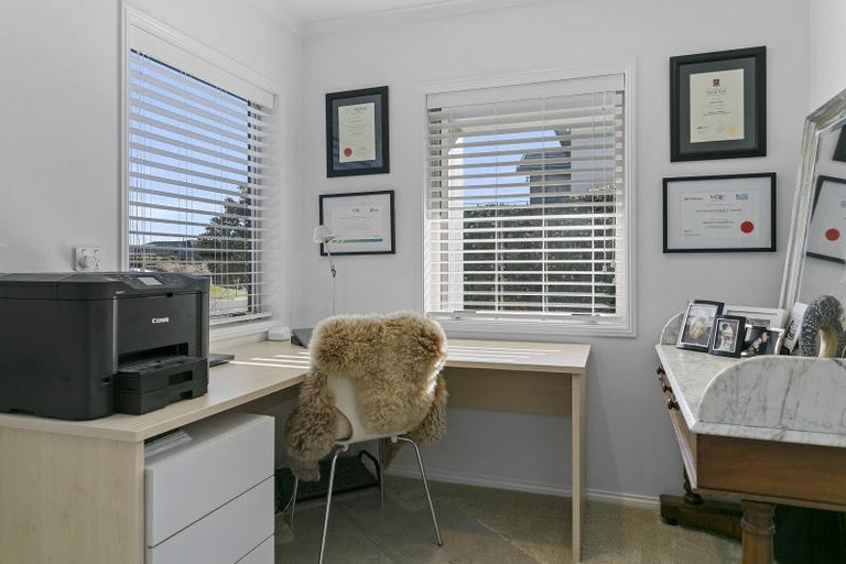 Photo of property in 14 Ernest Kemp Rise, Wharewaka, Taupo, 3330