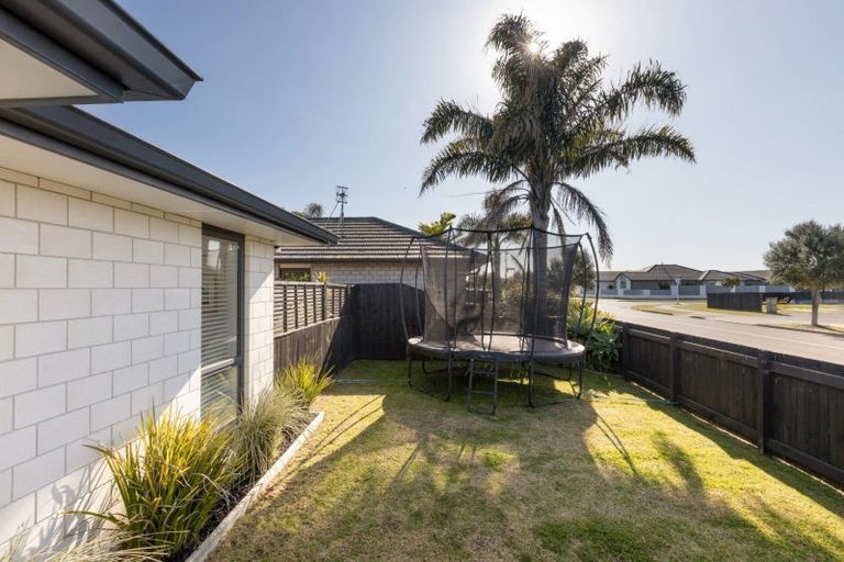 Photo of property in 38 Kohekohe Road, Papamoa Beach, Papamoa, 3118