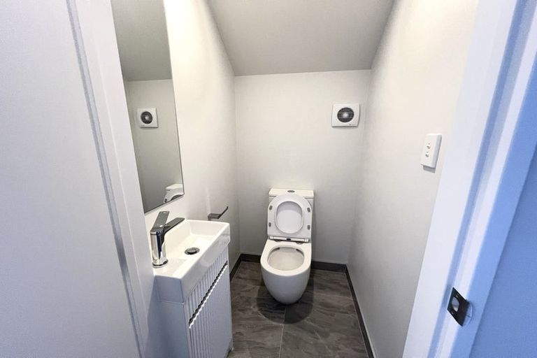 Photo of property in 20b Clovelly Road, Bucklands Beach, Auckland, 2012