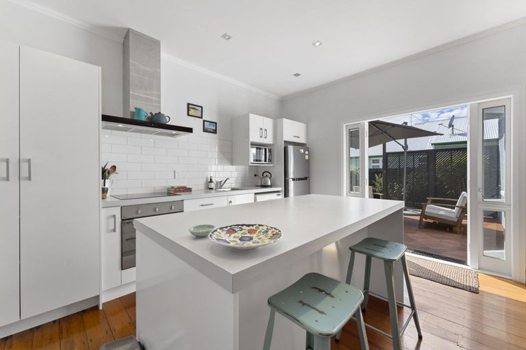 Photo of property in 38 Guy Avenue, Takaro, Palmerston North, 4410