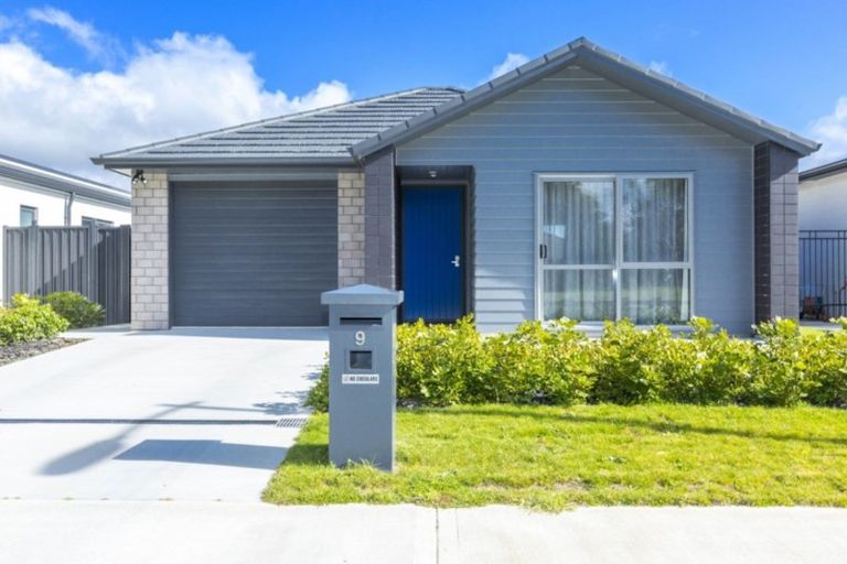 Photo of property in 9 Pattullo Crescent, Wallaceville, Upper Hutt, 5018