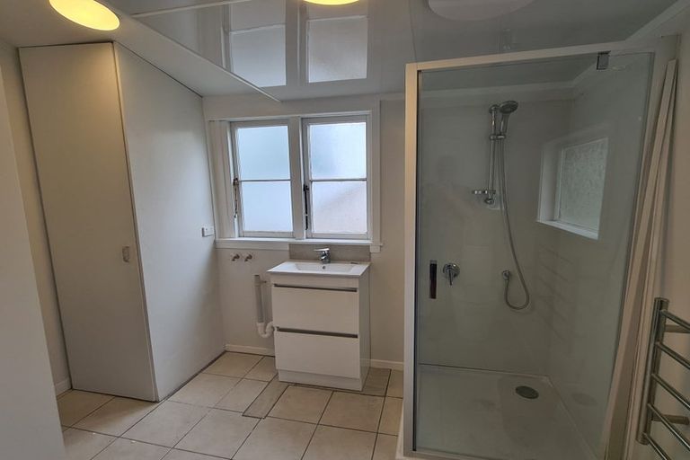 Photo of property in 130 Brougham Street, Mount Victoria, Wellington, 6011