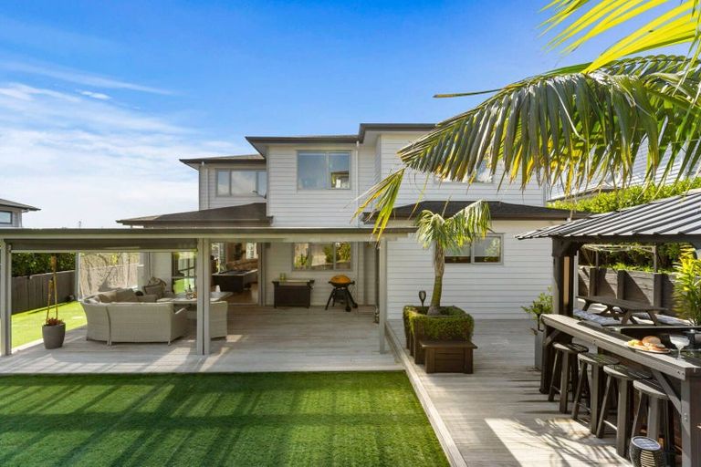 Photo of property in 13 Eastview Crescent, Stanmore Bay, Whangaparaoa, 0932