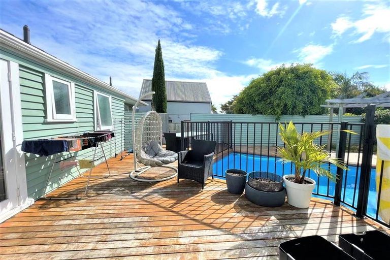 Photo of property in 477 Beach Road, Murrays Bay, Auckland, 0630