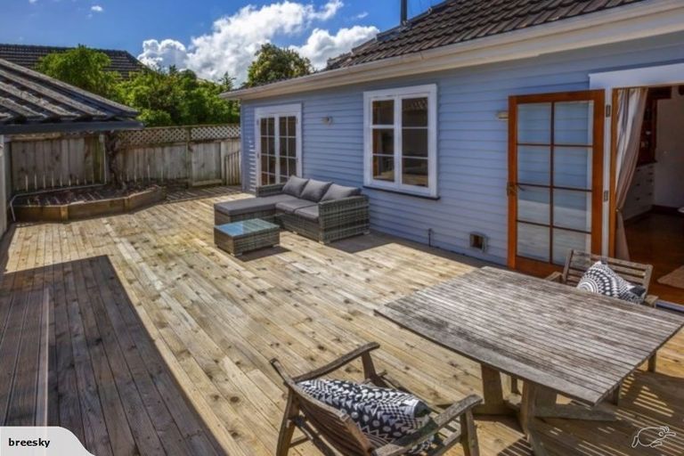 Photo of property in 1/49 Ranui Terrace, Tawa, Wellington, 5028