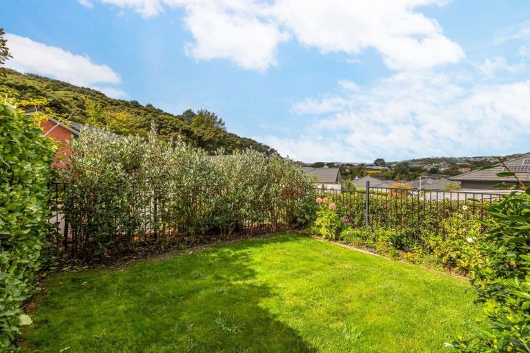 Photo of property in 27 Mooring Close, Whitby, Porirua, 5024