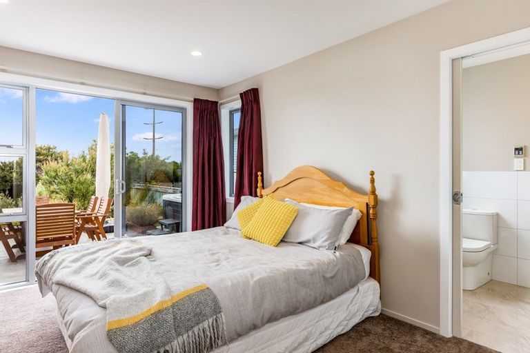Photo of property in 50 Endeavour Drive, Whitby, Porirua, 5024
