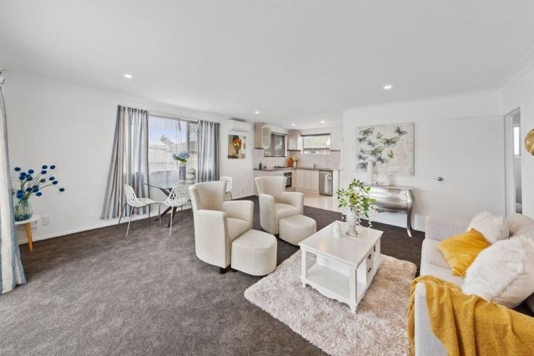 Photo of property in 2/9 Dreifuss Place, Mangere East, Auckland, 2024
