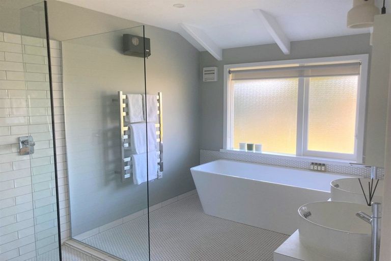 Photo of property in 29 Ferry Road, Martinborough, 5711