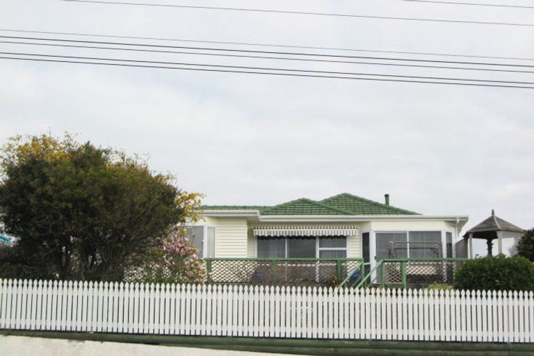 Photo of property in 81 Omata Road, Marfell, New Plymouth, 4310