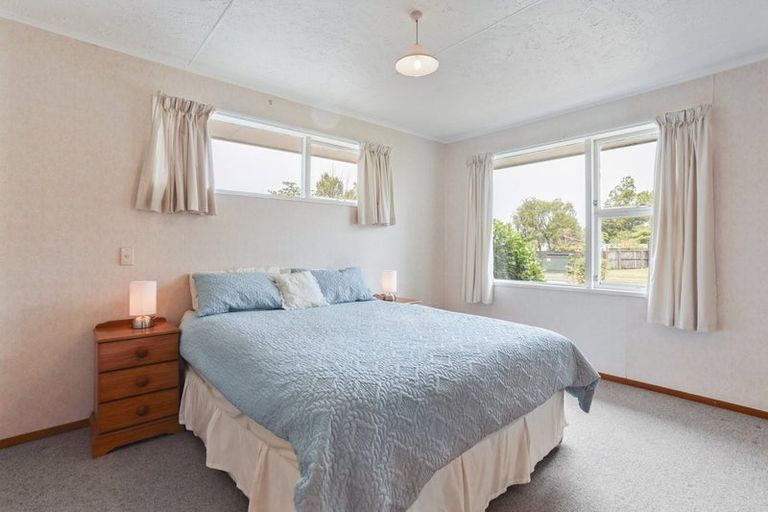 Photo of property in 3 La Perouse Place, Northcote, Christchurch, 8052