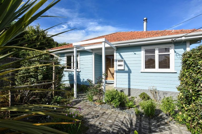 Photo of property in 28 Athol Place, Ravensbourne, Dunedin, 9022