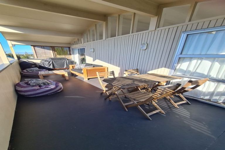 Photo of property in 2/42 Knightsbridge Drive, Forrest Hill, Auckland, 0620