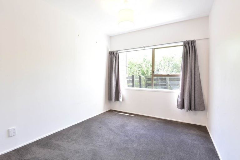 Photo of property in 1/17 Mizpah Road, Waiake, Auckland, 0630