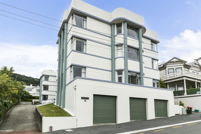 Photo of property in Owd Trafford Flats, 17 Brougham Street, Mount Victoria, Wellington, 6011