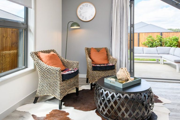 Photo of property in 10 Mediterranean Grove, Fitzherbert, Palmerston North, 4410