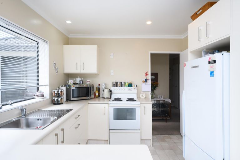 Photo of property in 2 Belvedere Crescent, Takaro, Palmerston North, 4412