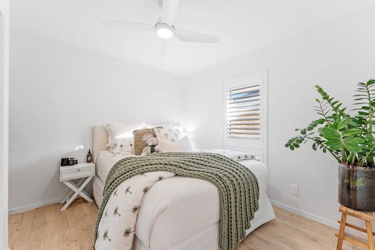 Photo of property in 2/4 Beach Road, Orewa, 0931