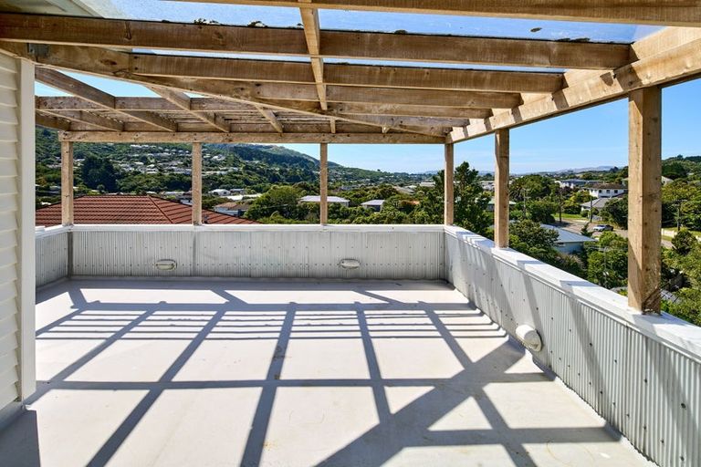 Photo of property in 10 Carleton Terrace, Tawa, Wellington, 5028