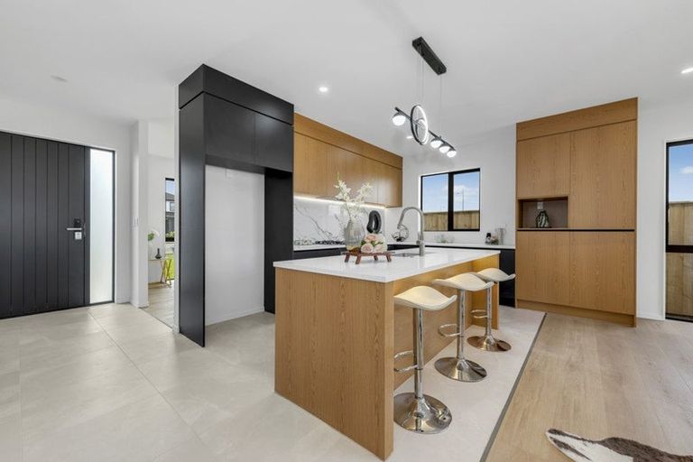 Photo of property in 35 Kaitiaki Drive, Clarks Beach, 2122