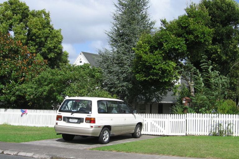Photo of property in 83 Kemp Road, Massey, Auckland, 0614