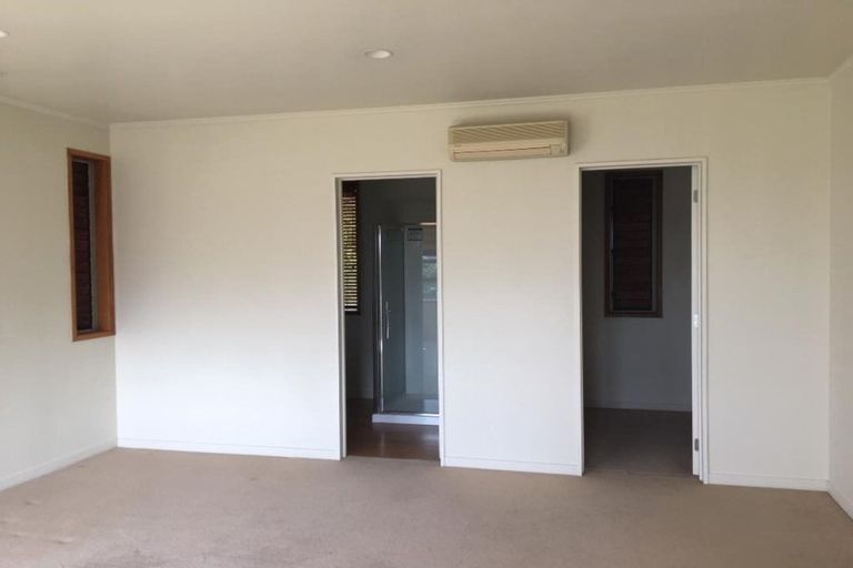 Photo of property in 8 Rosella Place, Murrays Bay, Auckland, 0630