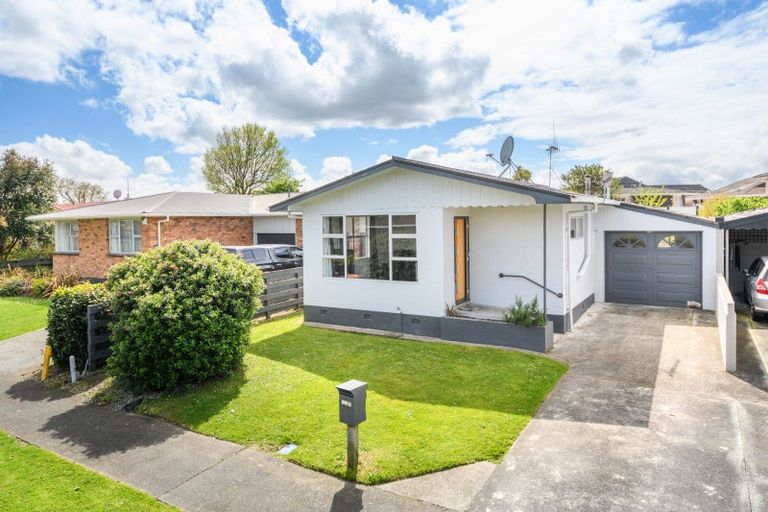 Photo of property in 89 Wikiriwhi Crescent, Awapuni, Palmerston North, 4412