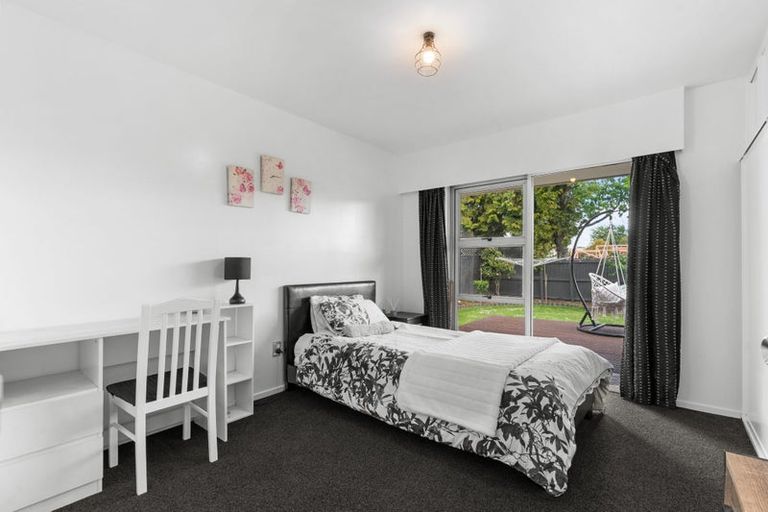 Photo of property in 3 Sarabande Avenue, Redwood, Christchurch, 8051