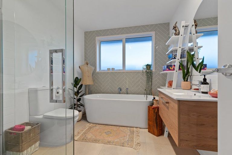 Photo of property in 2 Glenvale Place, Pyes Pa, Tauranga, 3112