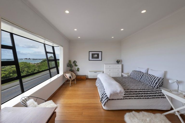 Photo of property in 160 The Esplanade, Houghton Bay, Wellington, 6023